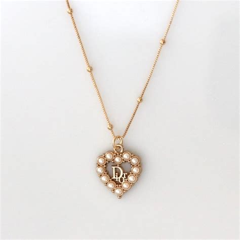 dior logo heart necklace